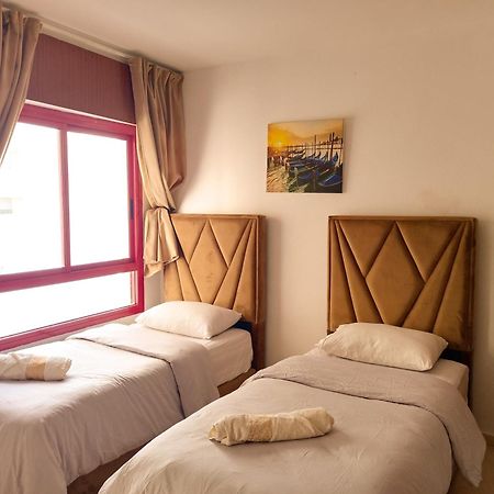 Amazing Appartement Au Centre Ville En Face Hilton & Gare Train De Tgv De Tanger 2N المظهر الخارجي الصورة