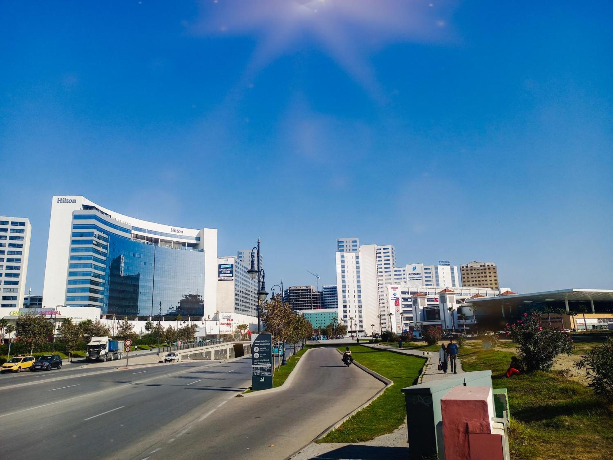 Amazing Appartement Au Centre Ville En Face Hilton & Gare Train De Tgv De Tanger 2N المظهر الخارجي الصورة
