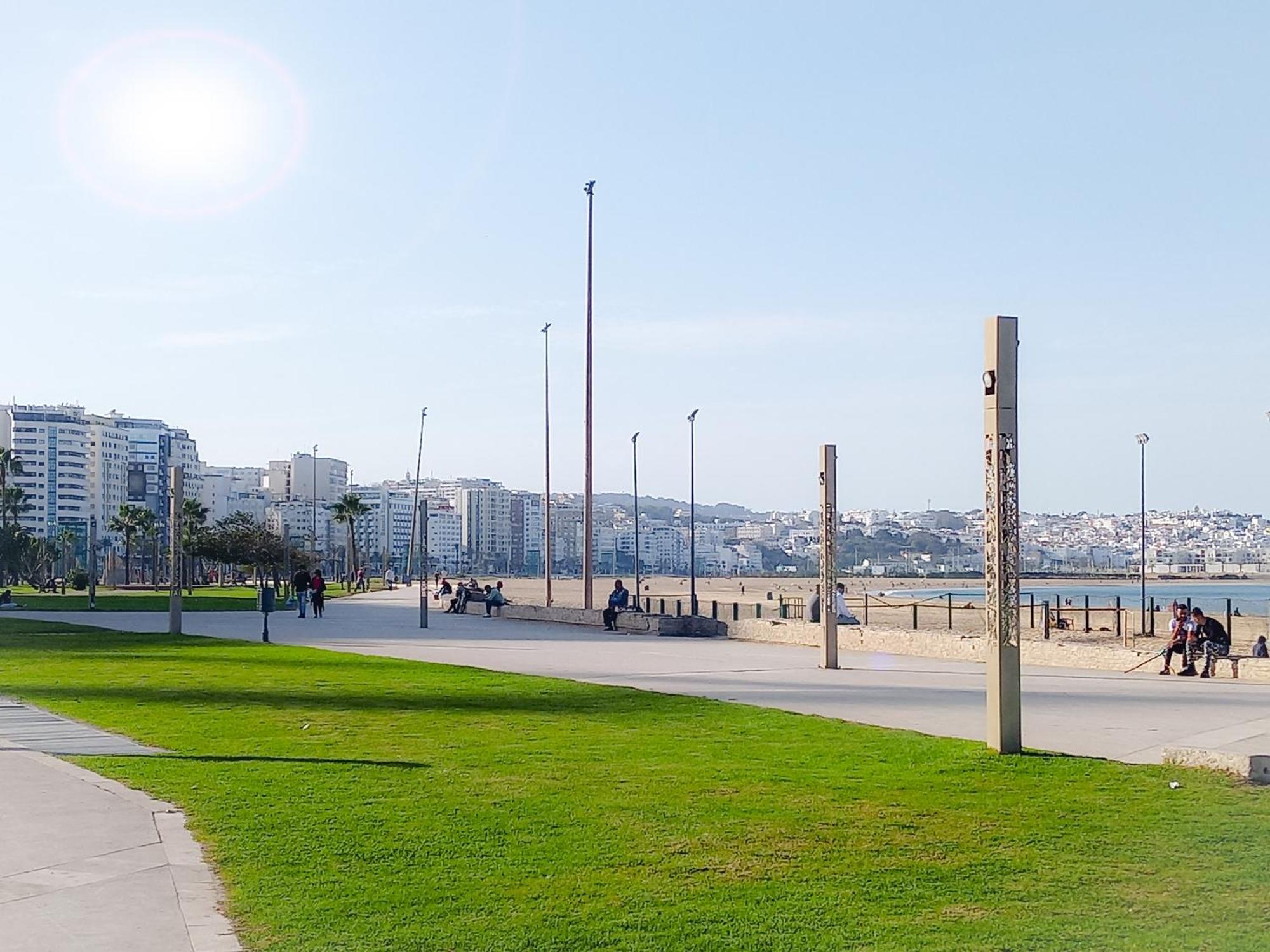 Amazing Appartement Au Centre Ville En Face Hilton & Gare Train De Tgv De Tanger 2N المظهر الخارجي الصورة