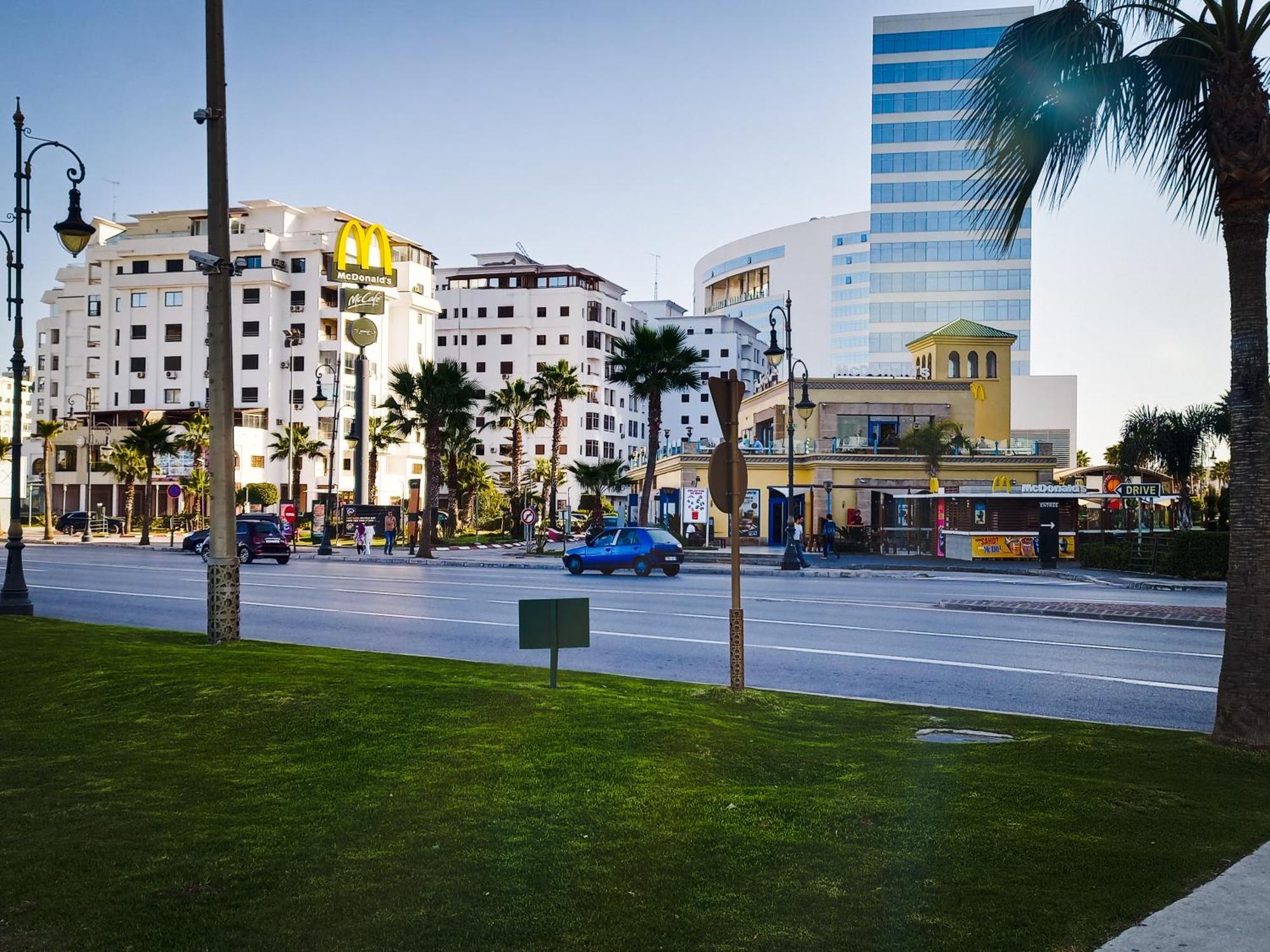 Amazing Appartement Au Centre Ville En Face Hilton & Gare Train De Tgv De Tanger 2N المظهر الخارجي الصورة
