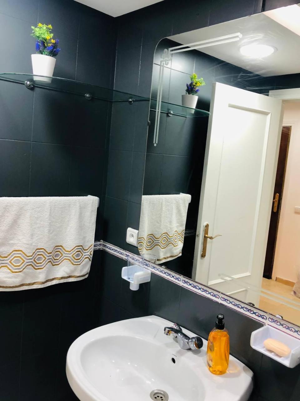 Amazing Appartement Au Centre Ville En Face Hilton & Gare Train De Tgv De Tanger 2N المظهر الخارجي الصورة